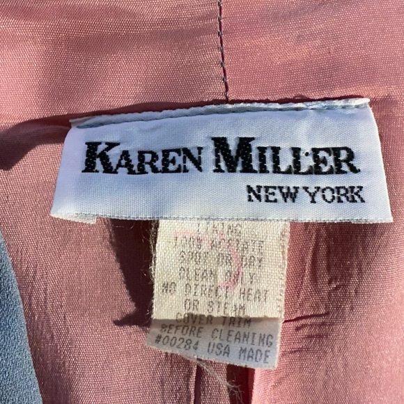 Does have a couple of small stains, needs to be cleaned - Picture 14 of 16